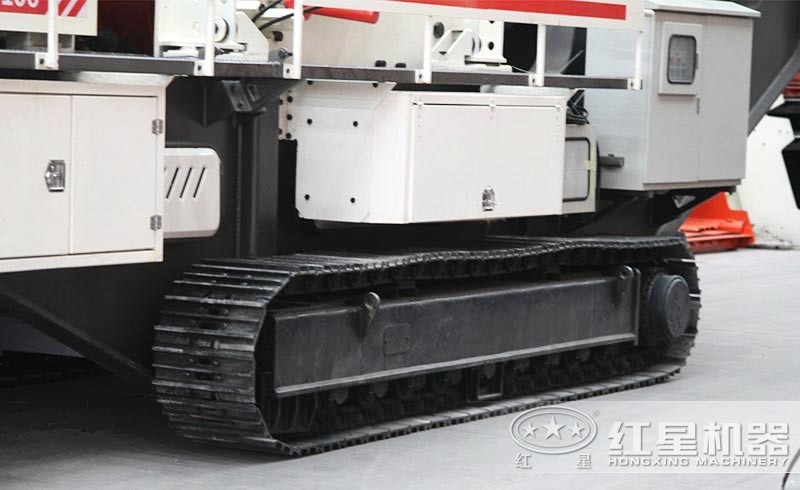 小型履帶石頭破碎機(jī)：履帶液壓驅(qū)動，砂廠暢通無阻
