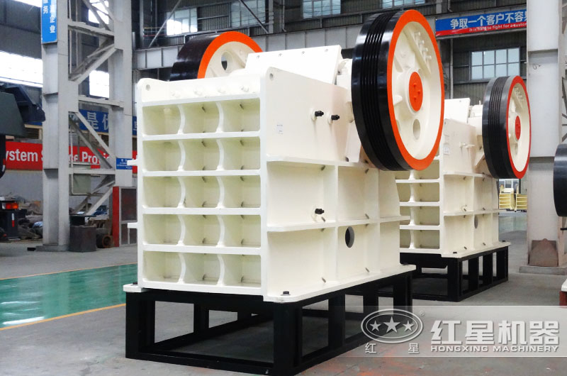 顎式破碎機，碎石力度大，產量1-2200t/h