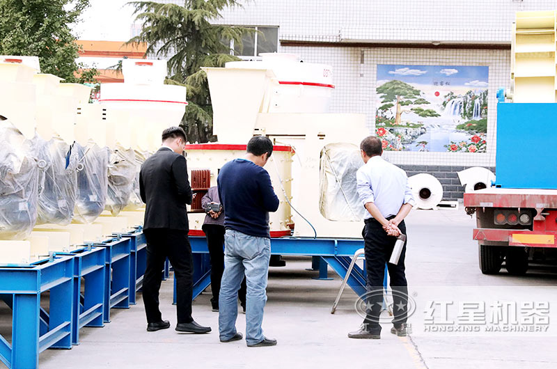 紅星立式復合破碎機價格合理，客戶選型